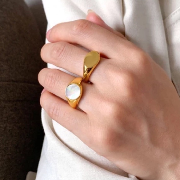 Round shell signet ring - Picture 2 of 8